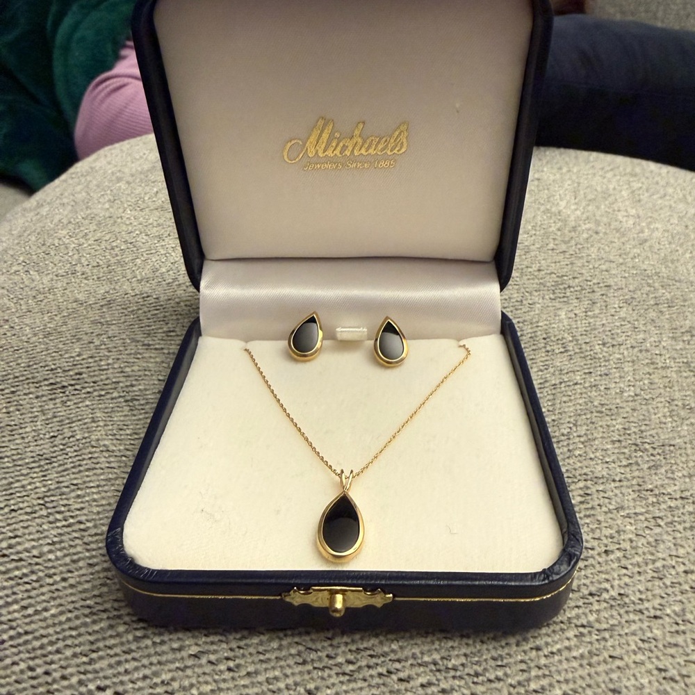 Michaels Gold and Black Teardrop Necklace Set